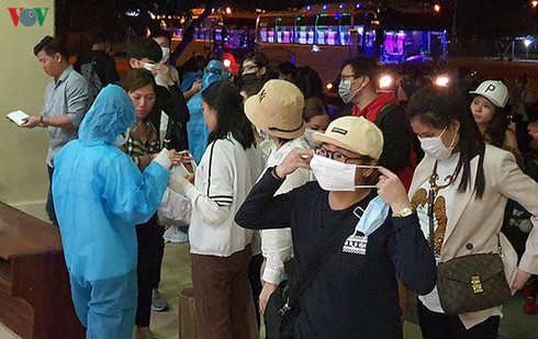 nearly 300 air passengers from japan confirmed covid-19 free in da nang hinh 0