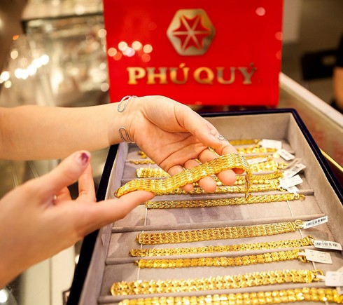 gold prices hit nine-year high after reaching vnd50.4 million per tael hinh 0