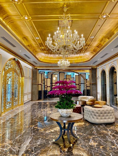 what makes hanoi’s first gold-plated hotel special? hinh 3