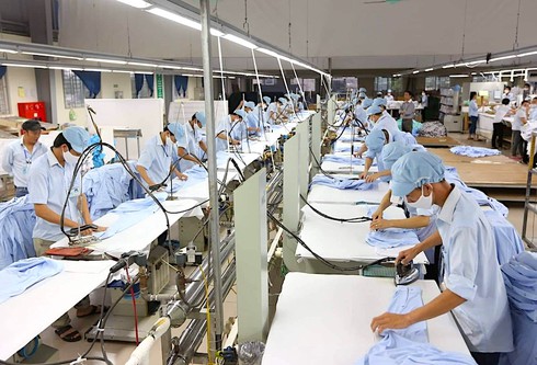 some 100,000 people in vietnam may lose jobs per month on covid-19 hinh 0