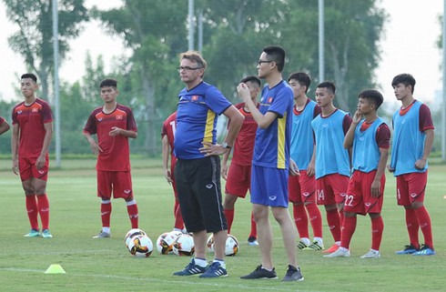 troussier calls up u19 players for asian tournament hinh 0