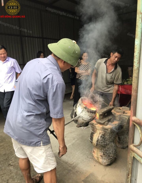 the craft of casting bronze in yen xa commune hinh 0