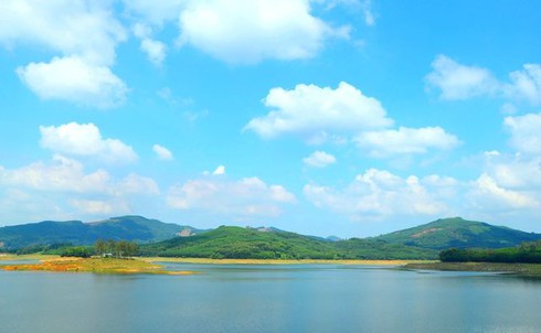 discovering tranquility of viet an lake in quang nam hinh 0