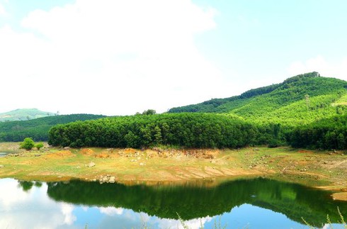 discovering tranquility of viet an lake in quang nam hinh 2