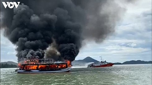 25 survive cruise ship fire off kien giang coast hinh 1