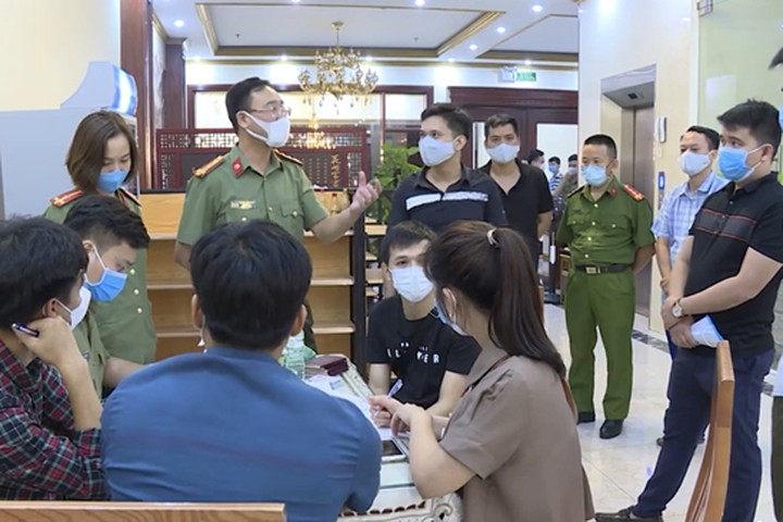 Khởi tố chủ nhà nghỉ che giấu 20 người Trung Quốc nhập cảnh trái phép