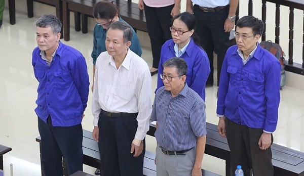 Nghe VietNamNet: Bị cáo Lê Bạch Hồng bị tuyên phạt 6 năm tù và bồi thường 150 tỷ đồng