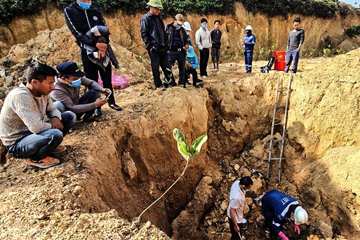 Nghe VietNamNet: Hà Nội: Yêu cầu làm rõ vụ việc chôn lấp chất thải nguy hại tại xã Bắc Sơn, huyện Sóc Sơn