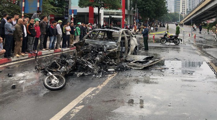 Nghe VietNamNet: Thông tin về cô gái bị ô tô Mercedes đâm tử vong trên đường Lê Văn Lương