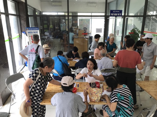 Nghe VietNamNet: Hơn 70.000 thẻ đi xe buýt miễn phí đã được phát ra