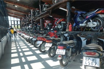 "Ông chủ" khu du lịch sưu tập hơn 500 chiếc xe máy cổ có '1 không 2', biển đẹp hàng đầu