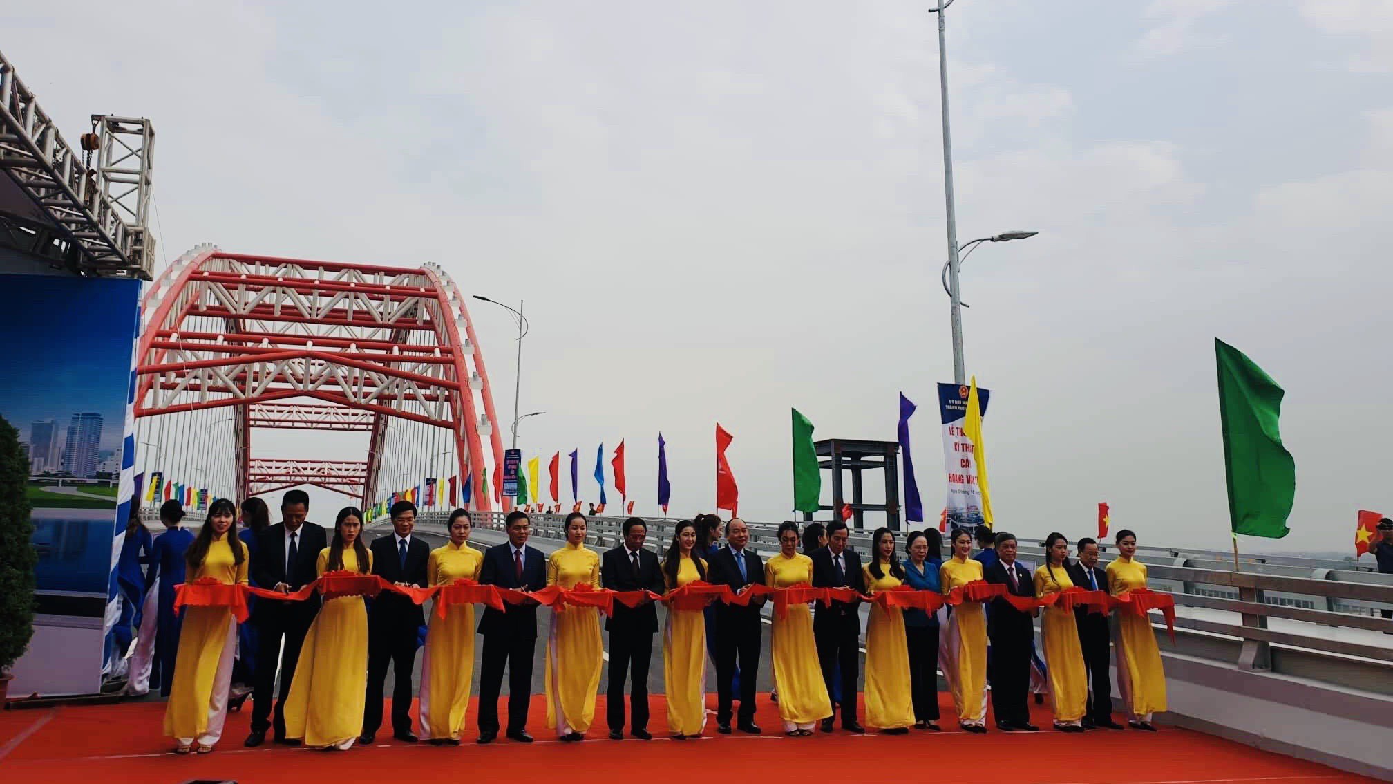 Nghe VietNamNet: Thủ tướng Chính phủ cắt băng khánh thành cầu Hoàng Văn Thụ tại Hải Phòng