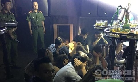 Tạm giữ hình sự 5 đối tượng trong vụ đột kích quán bar lớn nhất Quảng Nam - ảnh 1