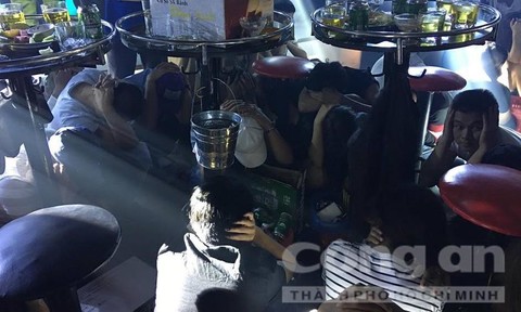 Tạm giữ hình sự 5 đối tượng trong vụ đột kích quán bar lớn nhất Quảng Nam - ảnh 6