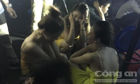 Tạm giữ hình sự 5 đối tượng trong vụ đột kích quán bar lớn nhất Quảng Nam - ảnh 4