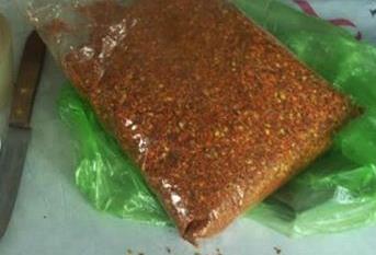 Mang dao, đá và ớt bột đi cướp - ảnh 1
