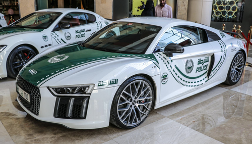 Cảnh sát Dubai khoe siêu xe ở triển lãm Dubai Motor Show