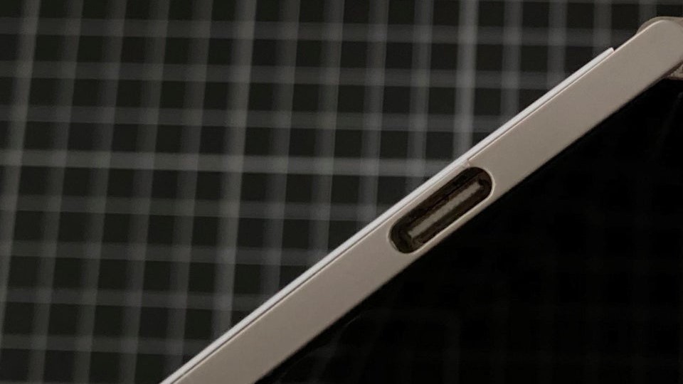 Microsoft đau đầu khi Surface Duo bị nứt vì quá mỏng ảnh 3