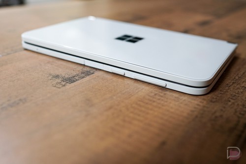 Microsoft đau đầu khi Surface Duo bị nứt vì quá mỏng