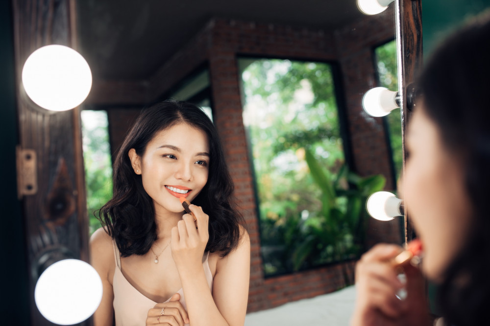 Trong túi xách nhiều chị em phải có son môi - Ảnh minh họa