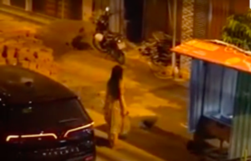 Cô gái trẻ tỏ tình mà bị tạt nước, thật thương. Ảnh từ clip