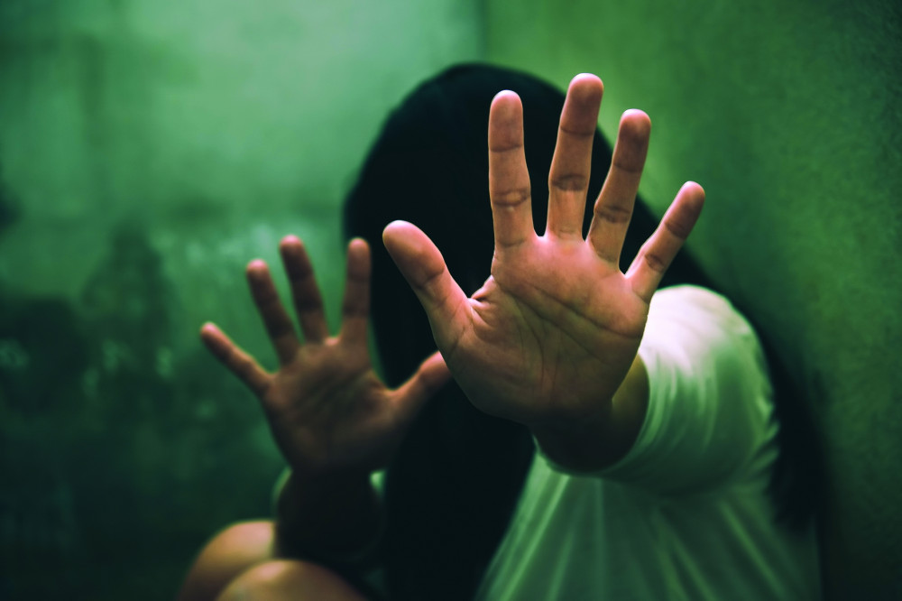 Rất nhiều nạn nhân bạo hành lại bao biện, bênh vực kẻ xuống tay với mình. Ảnh minh họa