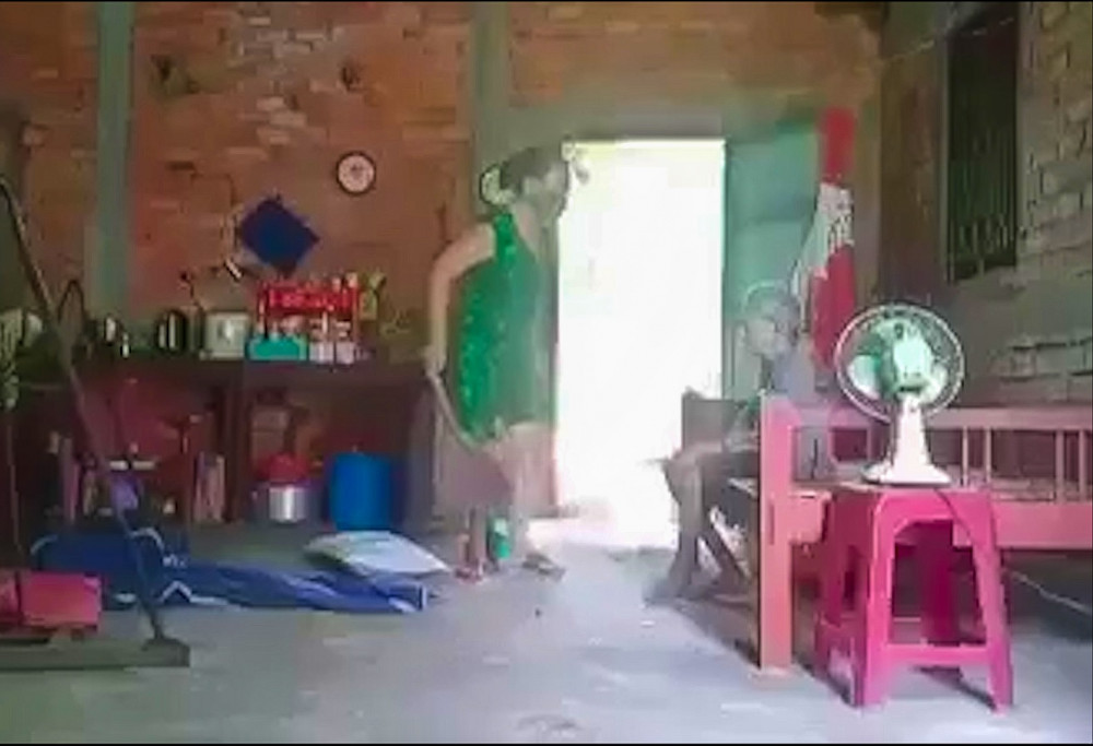 Chuyện con gái bạo hành mẹ dã man ở huyện Cần Đước, Long An khiến dư luận phẫn nộ