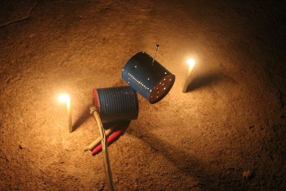 Lồng đèn lon sữa bò của trẻ nghèo chúng tôi hồi ấy. Ảnh: Internet