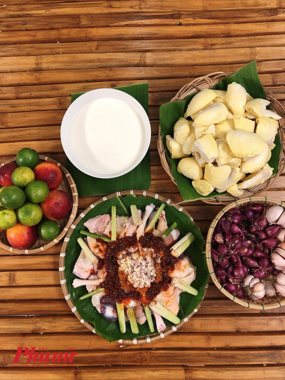 Nguyên liệu nấu món cà ri sầu riêng.