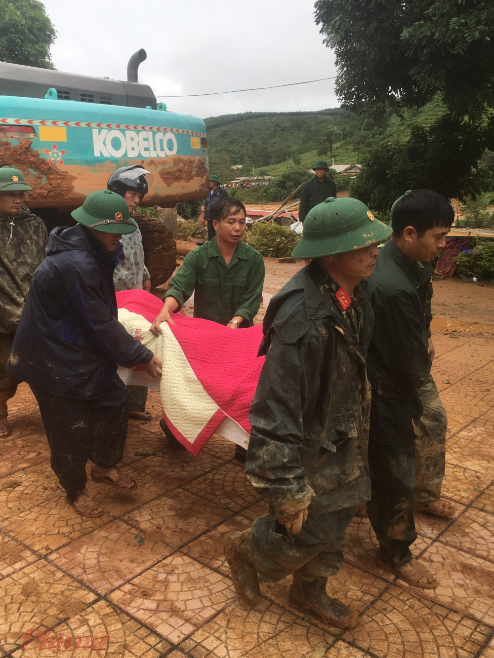 Đến 10 giờ 30 sáng nay 3 thi thể đầu tiên đã được tìm thấy