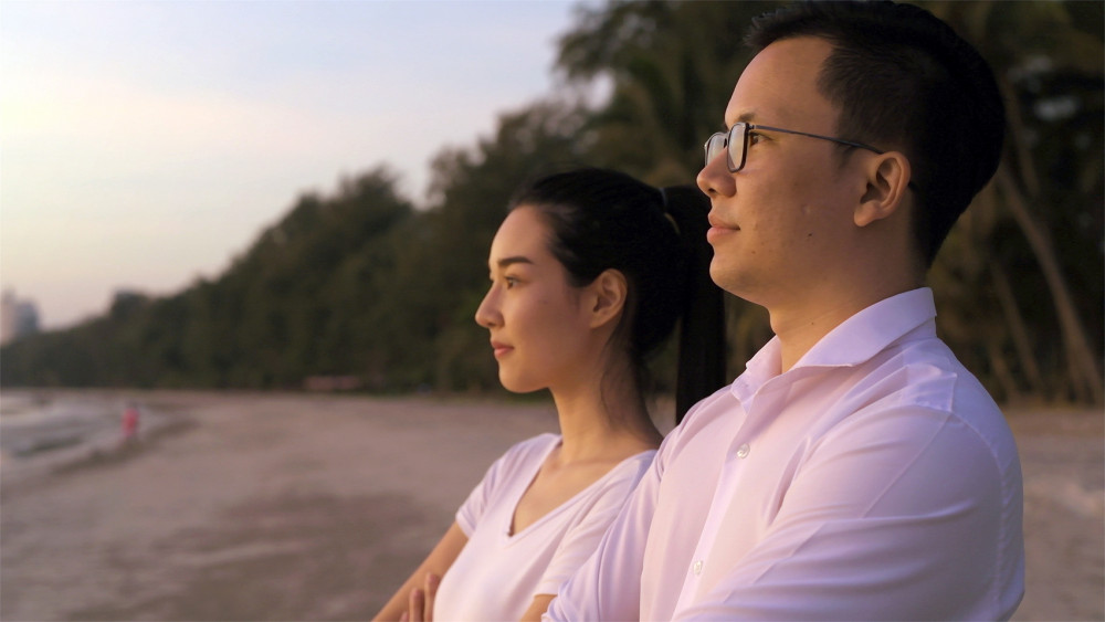 Ta có thể hỏi thăm người lạ, sao không thể mở lời với người từng bao năm chung chăn gối?