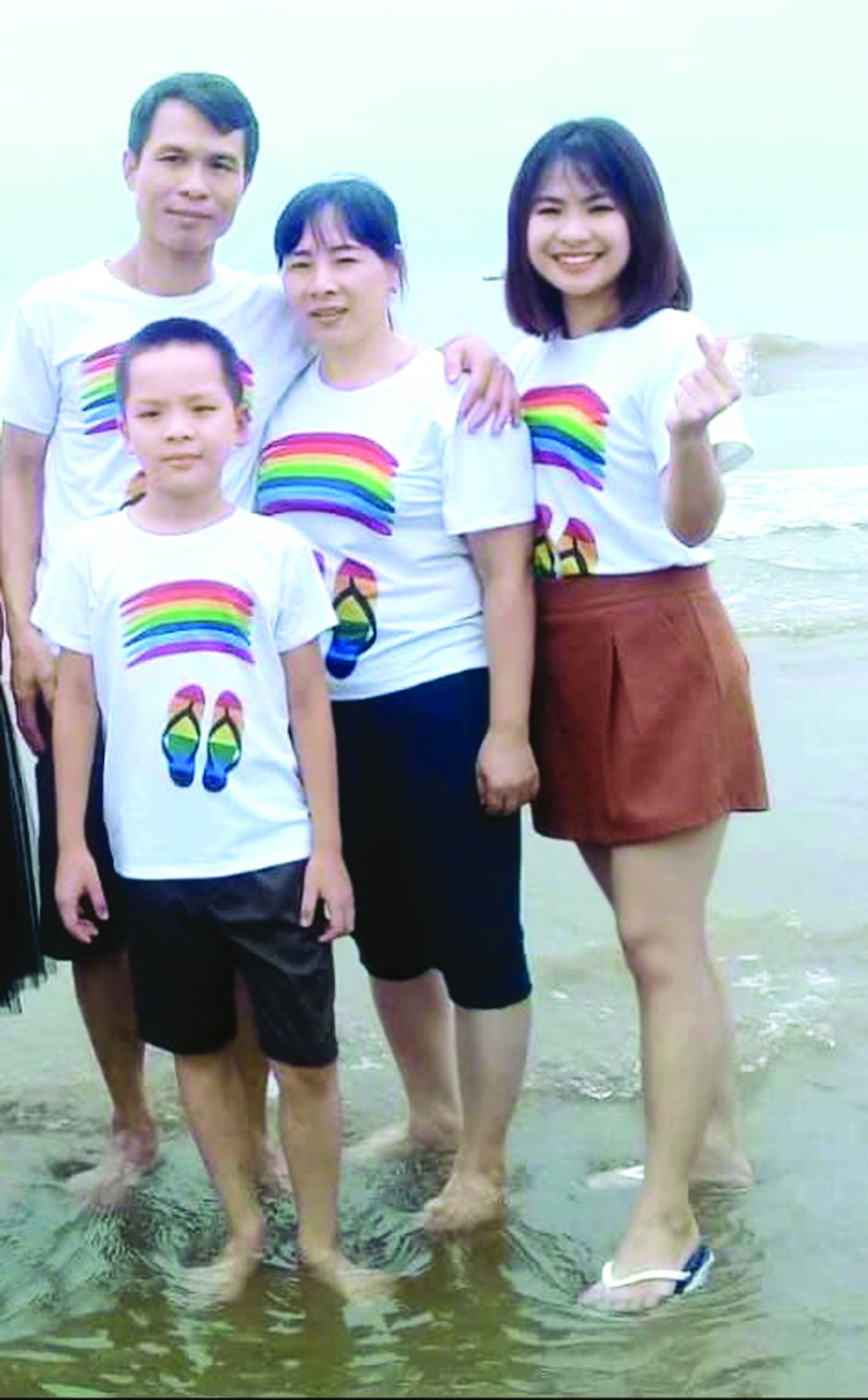 Hiếm hoi mới có cảnh cả nhà đi chơi cùng nhau