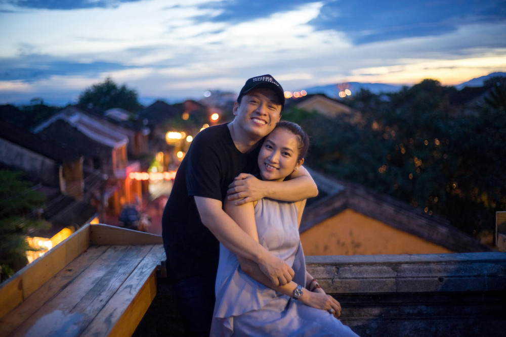 Lam Trường bên cạnh Yến Phương, người từng là fan của nam ca sĩ trước khi về chung một nhà.