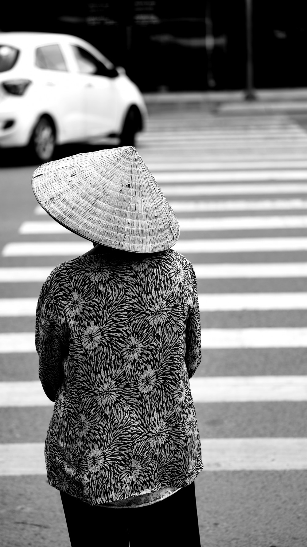 Đối với nhiều người già, việc được sống trên mảnh đất tổ tiên quan trọng hơn hết thảy - Ảnh minh họa