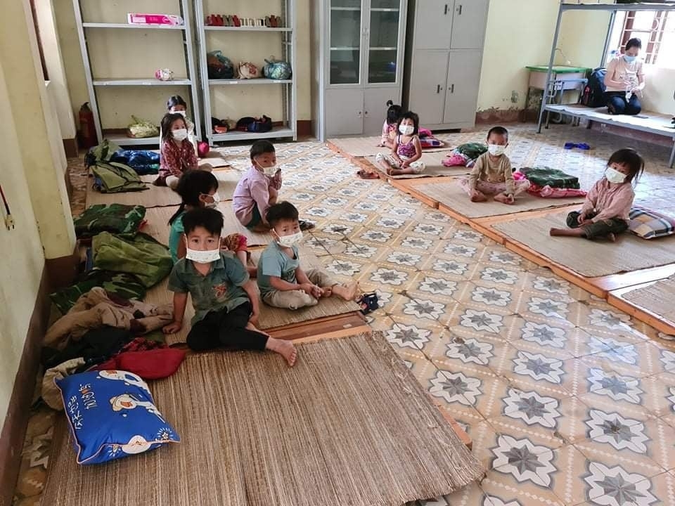 Trẻ em trong khu cách ly ở Nậm Pồ, Điện Biên.
