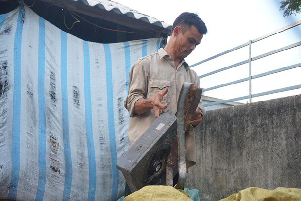 Ông Nguyễn Văn Xin tật nguyền, nghèo nhưng không từ bỏ hy vọng để con được học đại học