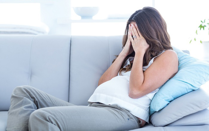 Tôi lo lắng đến mất ngủ khi gần đến ngày sinh nở mà trong tay chỉ còn ít tiền do trước đây tiêu pha hoang phí. Ảnh minh họa