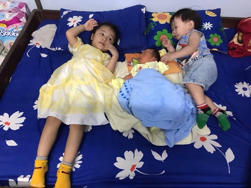 Ở nhà giãn cách xã hội nhưng chị Thoa luôn cảm thấy tràn trề năng lượng bên những đứa cháu cưng - Ảnh nhân vật cung cấp