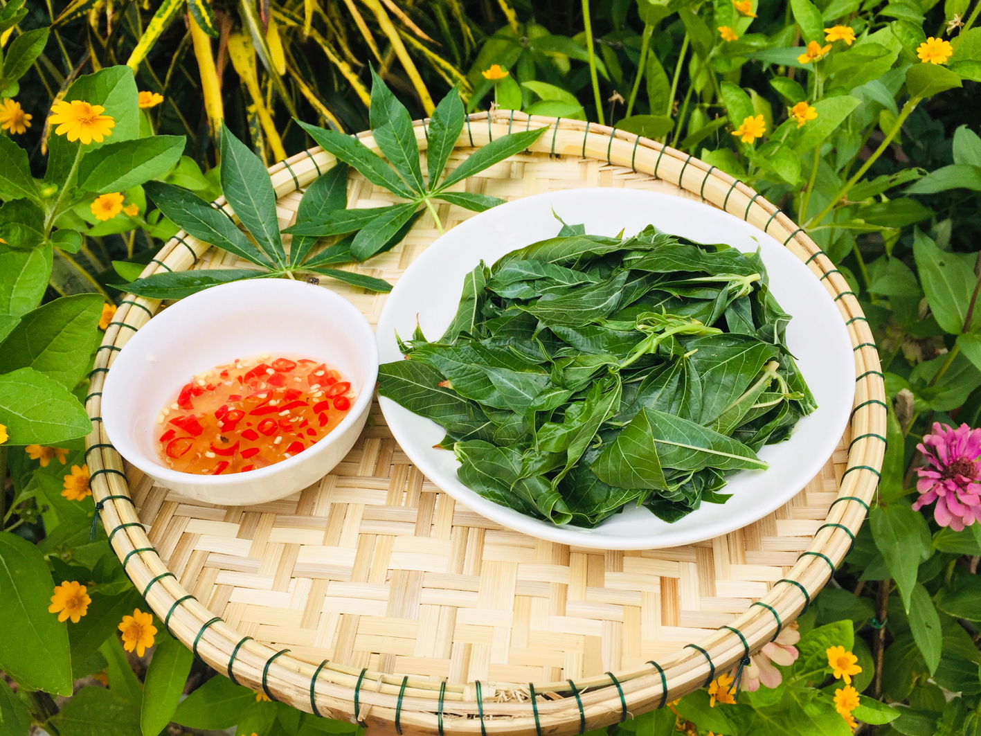 Má có bí quyết để rau luôc xong vẫn giữ được màu xanh