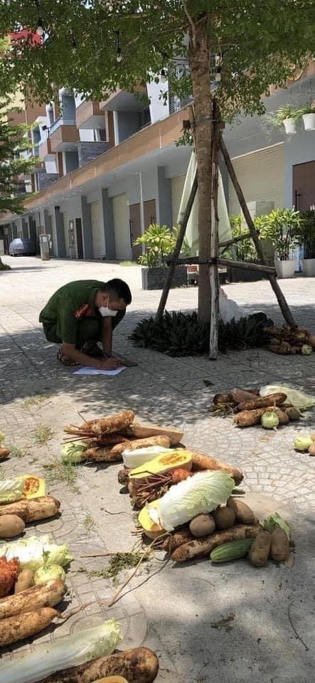 Những phần quà tuy nhỏ nhưng chứa chan tình cảm và trách nhiệm của người chiến sĩ nhân dân vì dân phục vụ- Ảnh nhân vật cung cấp