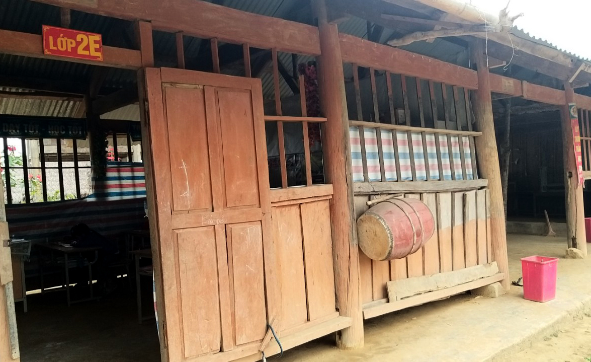Điểm trường bản Phia Khăm 1 còn tạm bợ