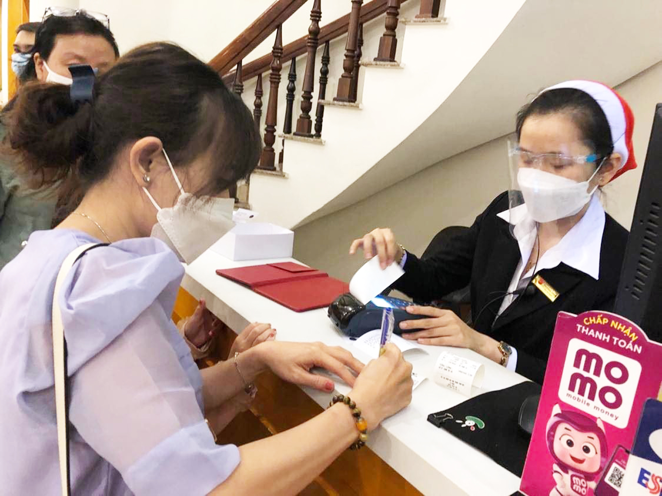 Đại diện dịch vụ ví Momo cho biết không bao giờ yêu cầu khách hàng cung cấp mã OTP, mật khẩu hay tài khoản ngân hàng bên ngoài ứng dụng