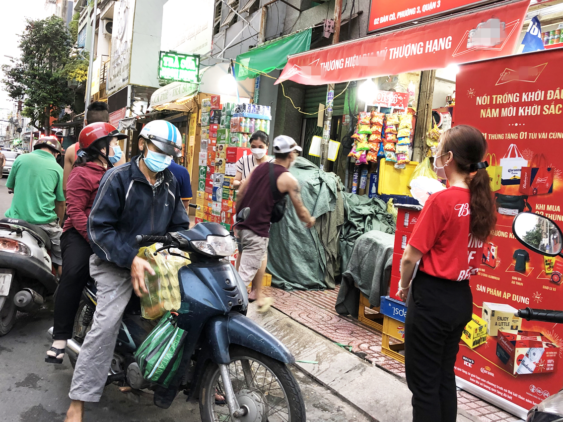 Khách mua bia tại các đại lý giảm mạnh so với cận tết năm ngoái