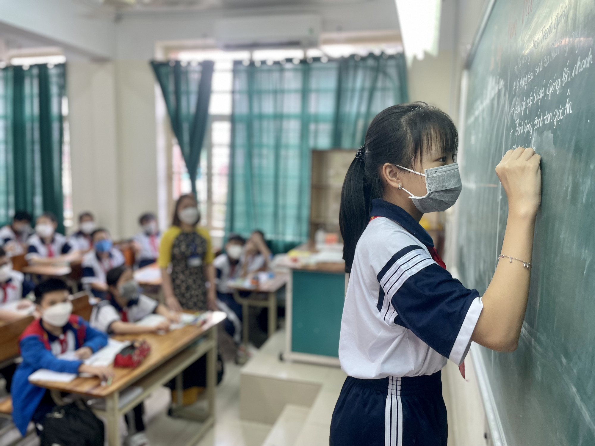 Giáo viên khuyến khích, phụ huynh động viên để học sinh đầu cấp hào hứng khi học trực tiếp