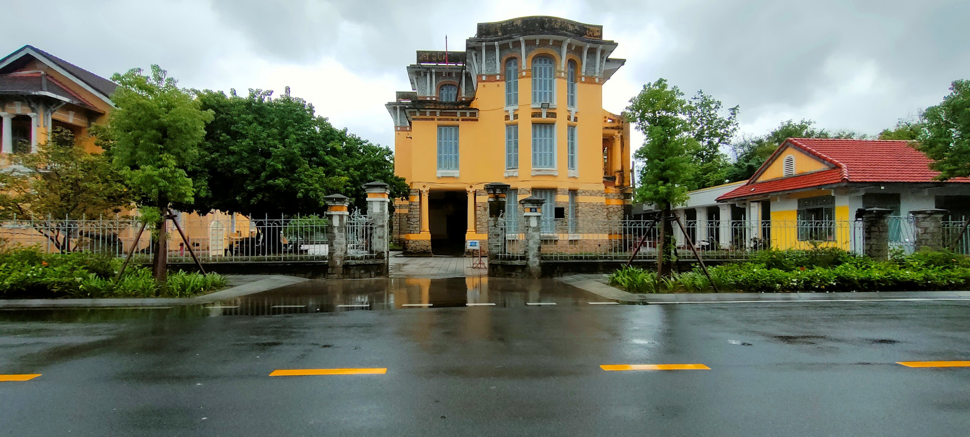 Ngôi biệt thự tuyệt đẹp ở đường Lê Lợi TP. Huế trước đây từng là trự sở UBND TP. Huế, Bảo tàng Văn hóa Huế...