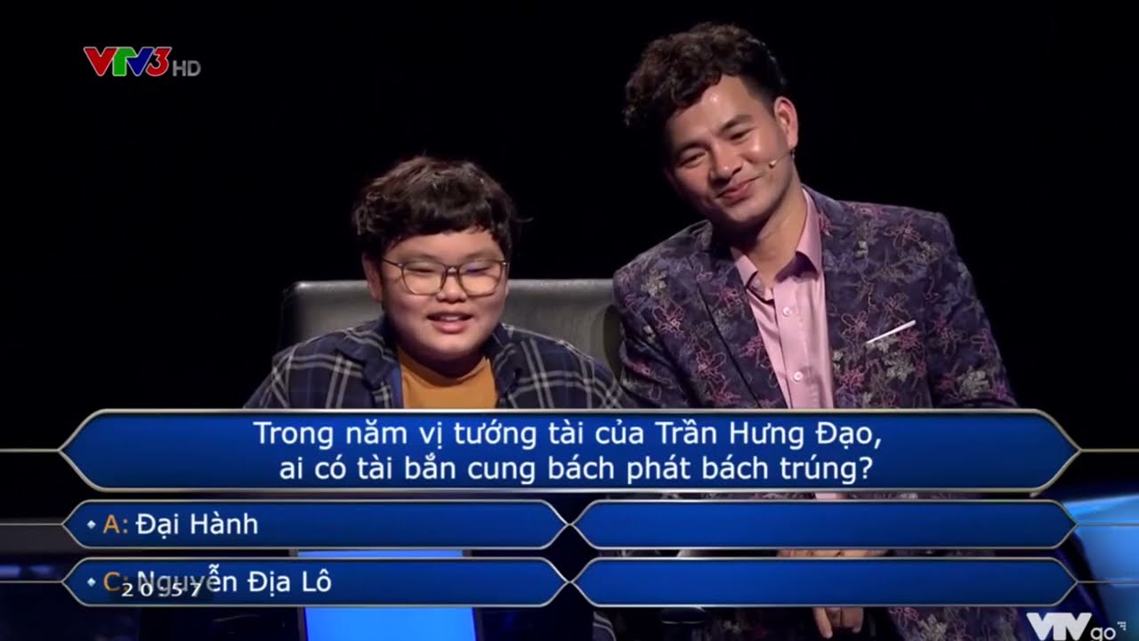 Bi Beo and her father participated in the program Who Wants to Be a Millionaire.  The boy shows off 