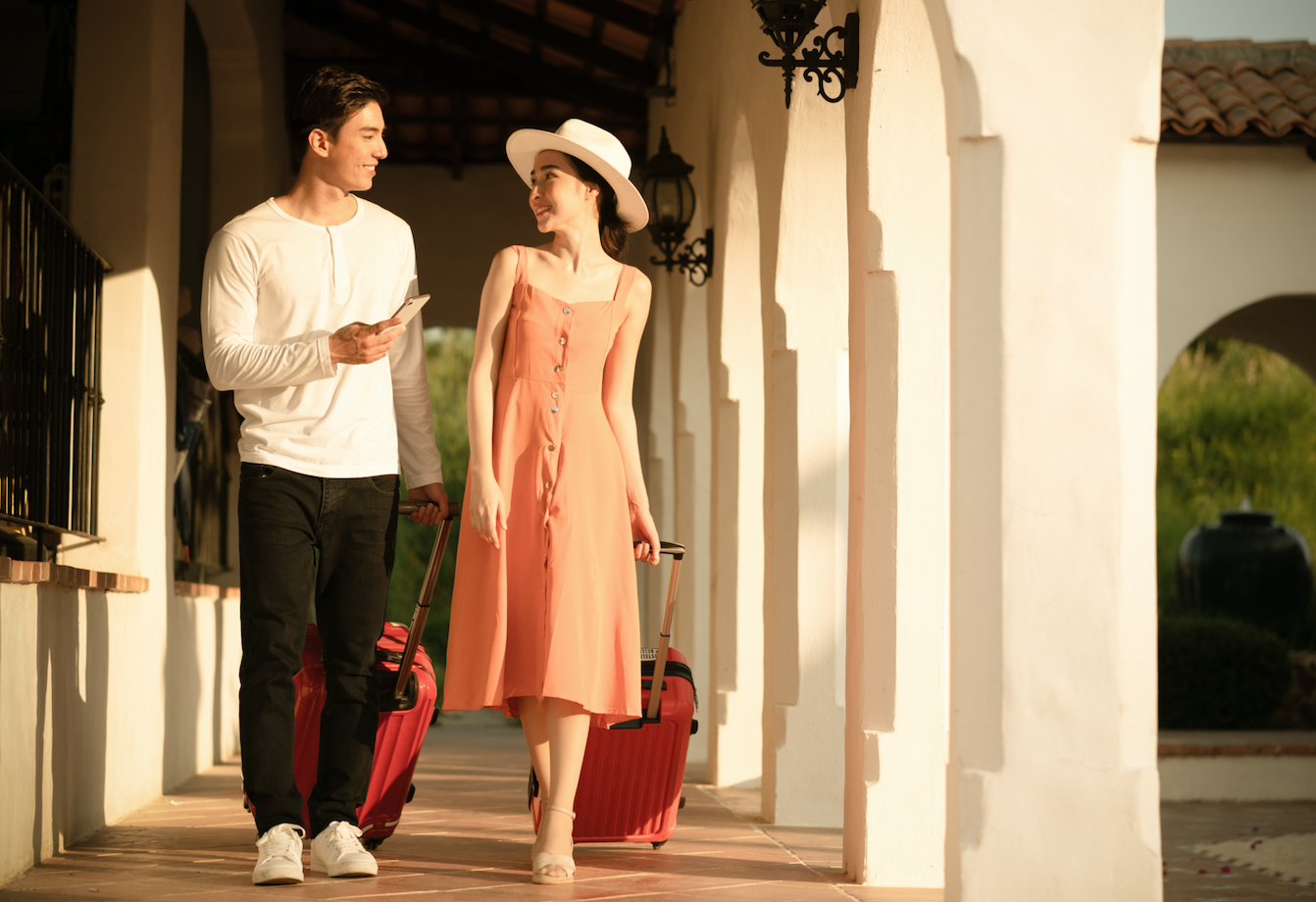 Mai là cuối tuần, sao bạn không xách balo lên và đi với chồng? (Ảnh minh họa)