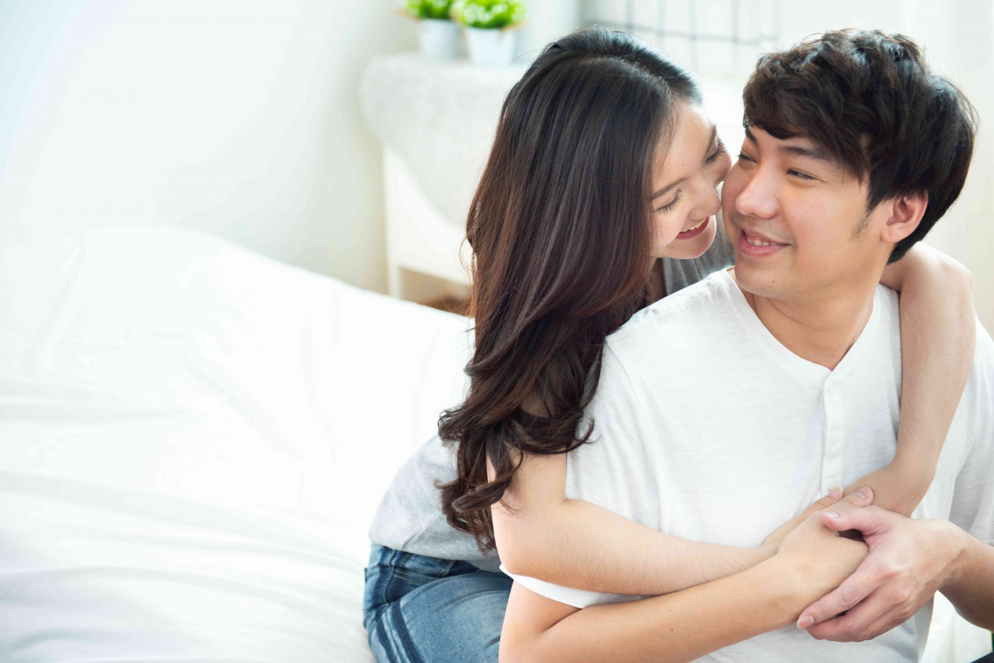 I often make up with my husband with pillows (Illustrated image - SHUTTERSTOCK
