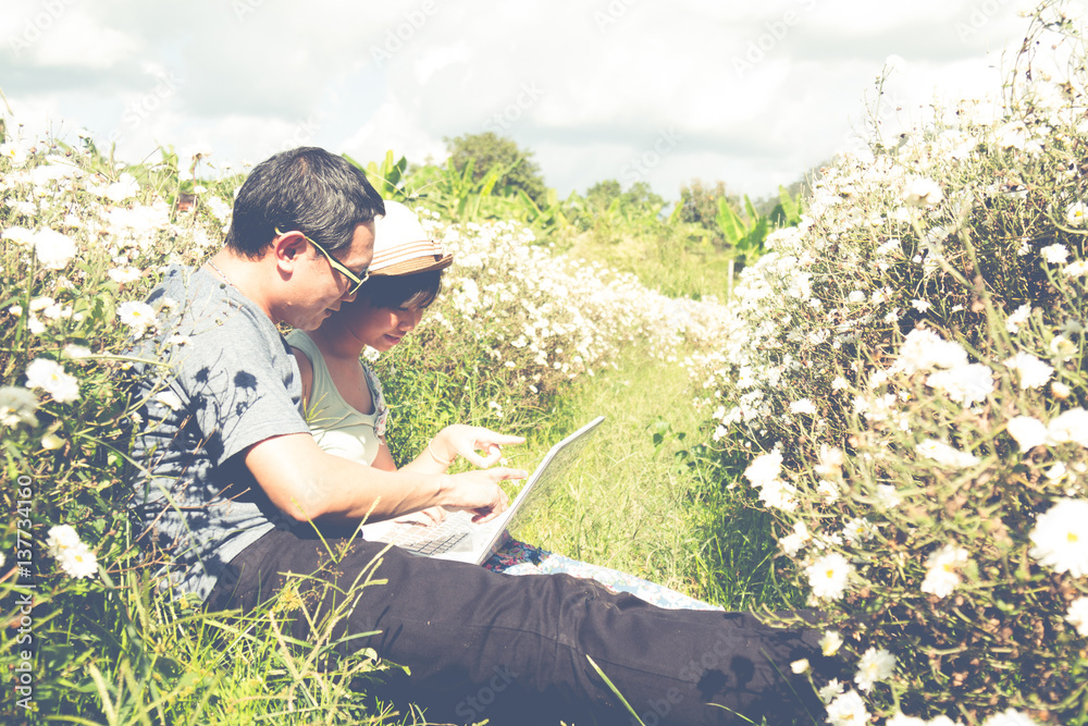 Anh bình tĩnh cùng vợ gỡ cho con, không việc gì phải cúi đầu xấu hổ với hàng xóm (Ảnh minh họa)