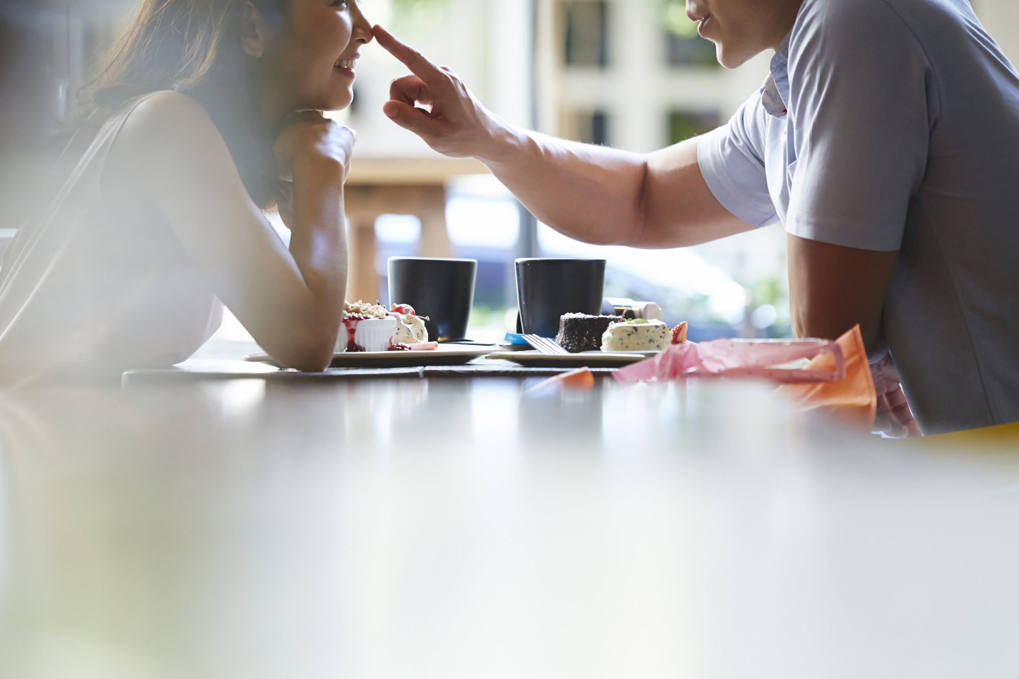 Dù là cành hoa nhưng phụ nữ cũng nên tỉnh táo để né vũng nước độc, tránh thính độc bả ôi. Ảnh minh hoạ